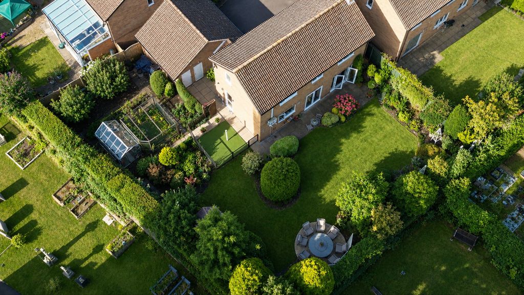Property photo 2 of 33