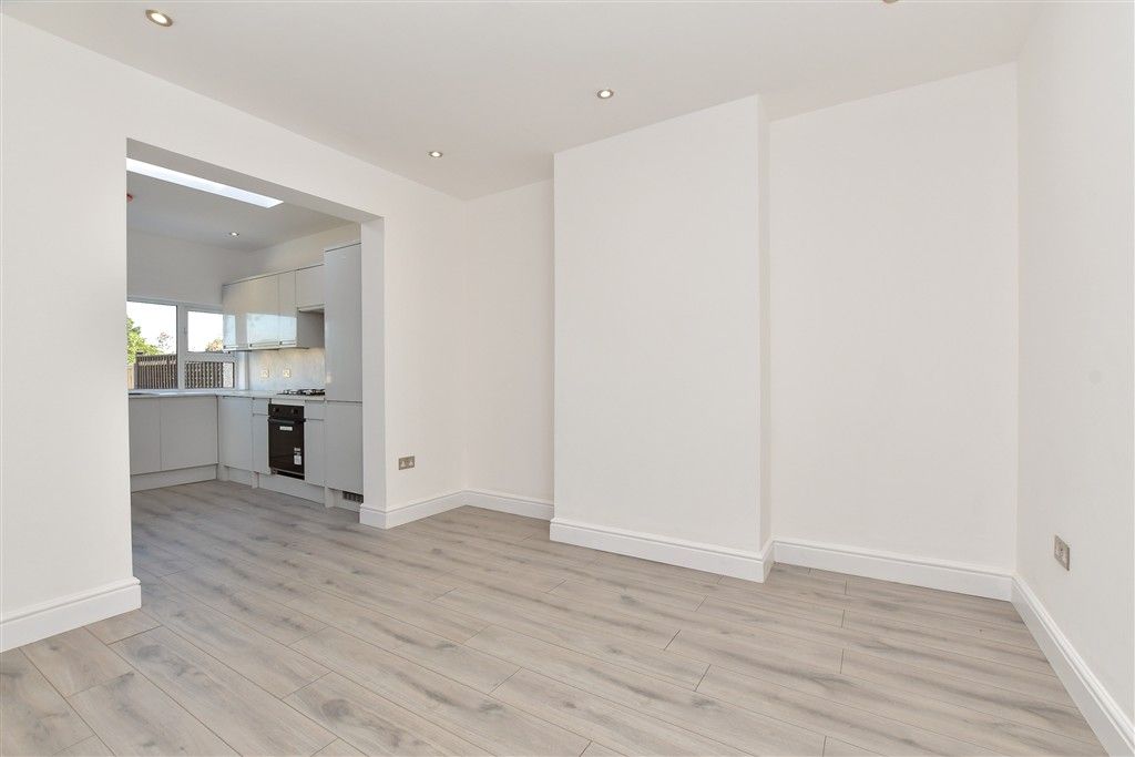 Property photo 3 of 14 Dining Area