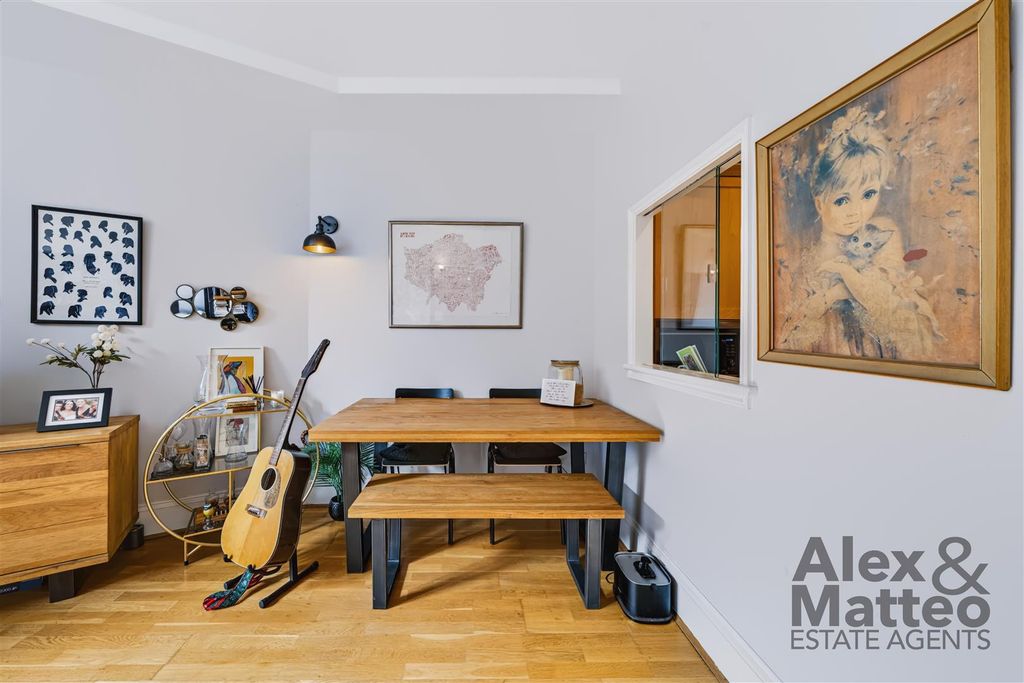 Property photo 3 of 24 Globe Wharf