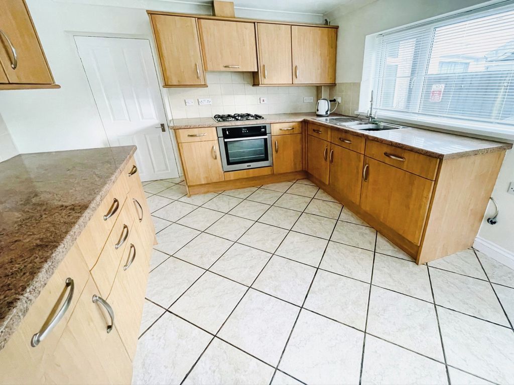 Property photo 3 of 11 Image