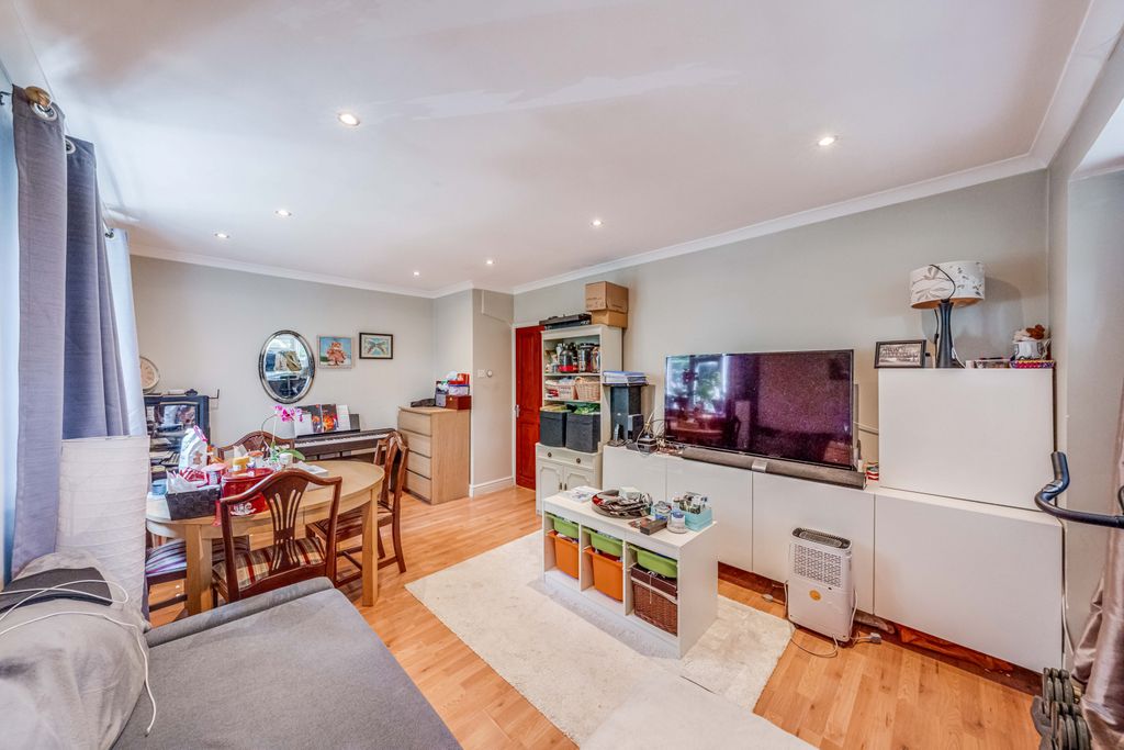 Property photo 1 of 10 A Generously Proportioned Two Double Bedroom Split Level Apartment, Located Moments Away From Chiswick High Road.