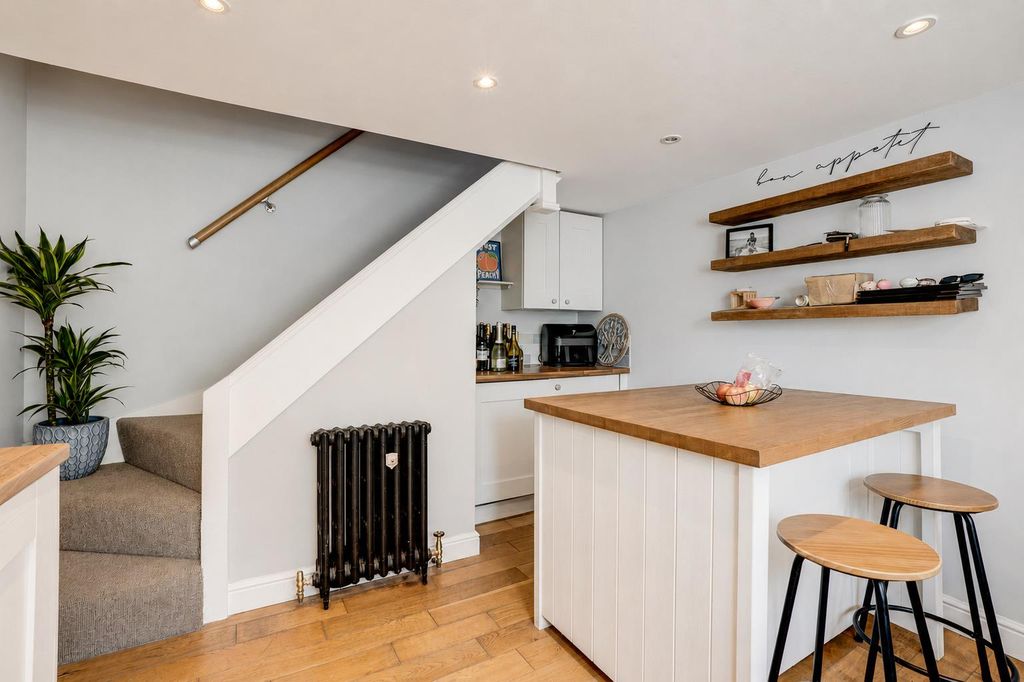 Property photo 3 of 16 ce1F4140-38Ae-41dc-839d-22d9934F8F95.Png