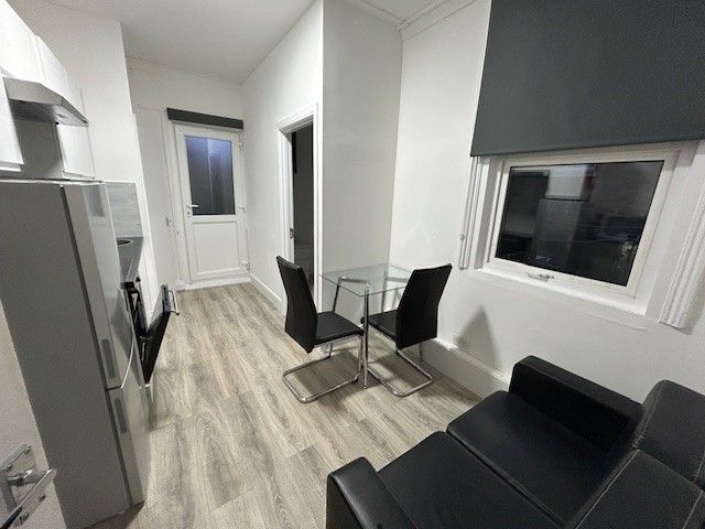 Property photo 1 of 7 Photo 8