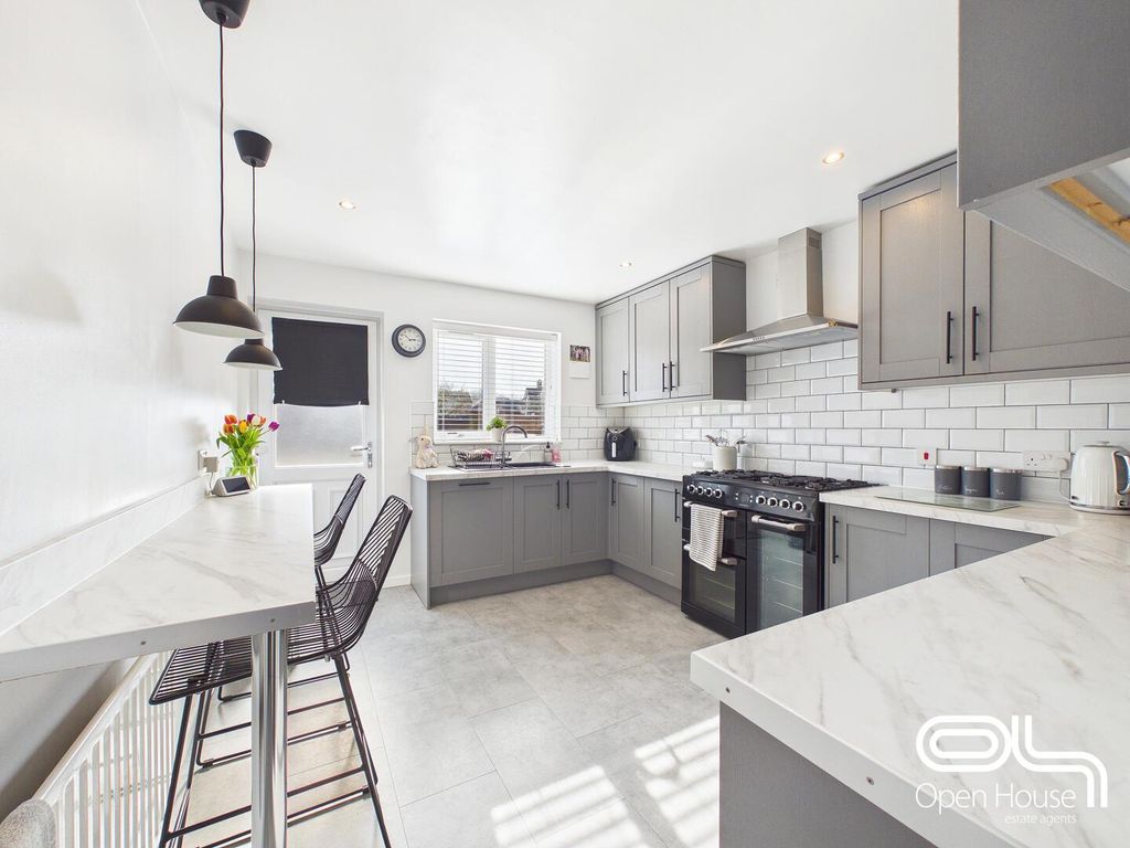 Property photo 2 of 18 Kitchen