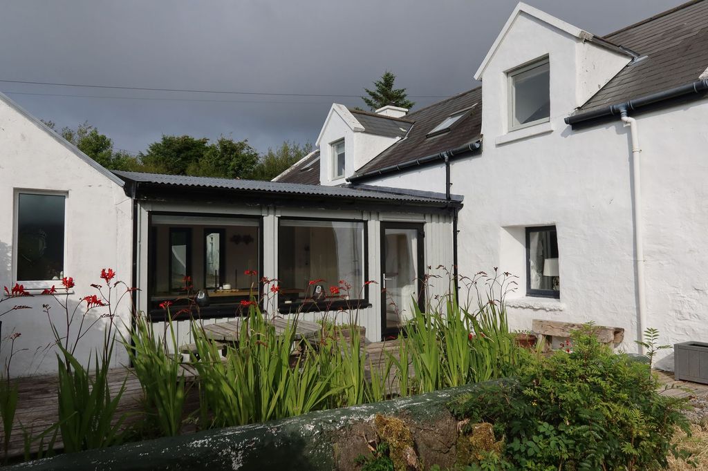 Property photo 1 of 102