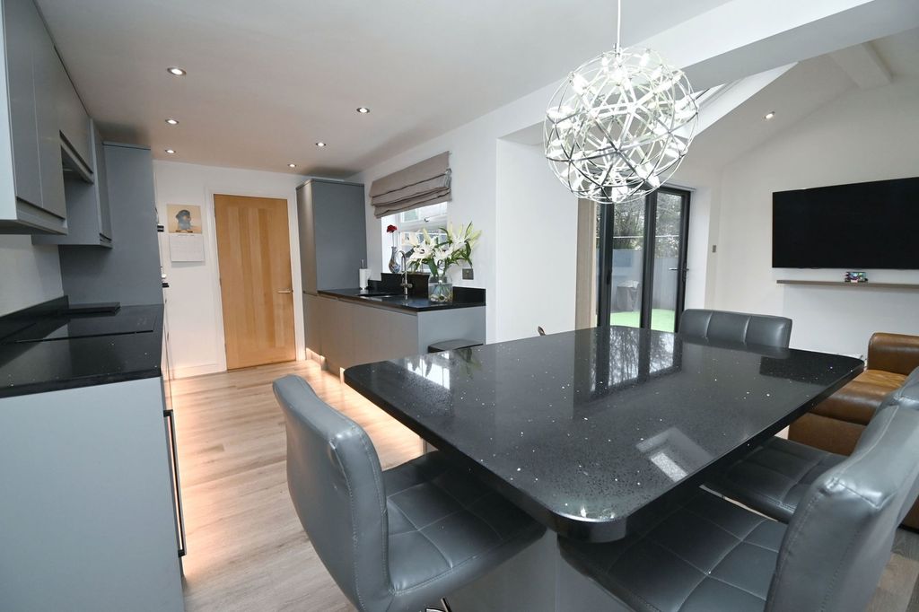 Property photo 2 of 25