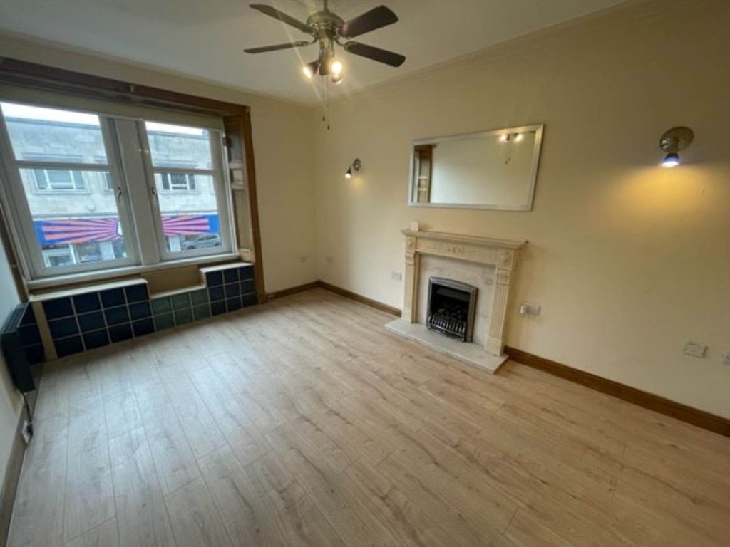 Property photo 2 of 11 108B High Street - Lounge1