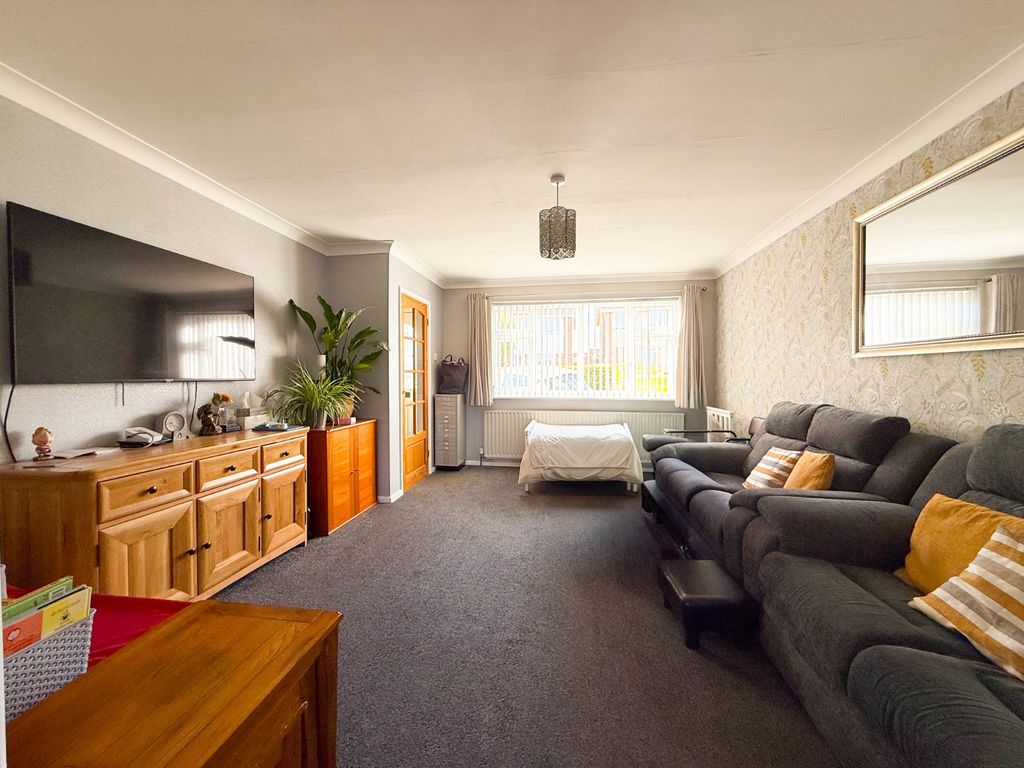 Property photo 3 of 17 Living Room