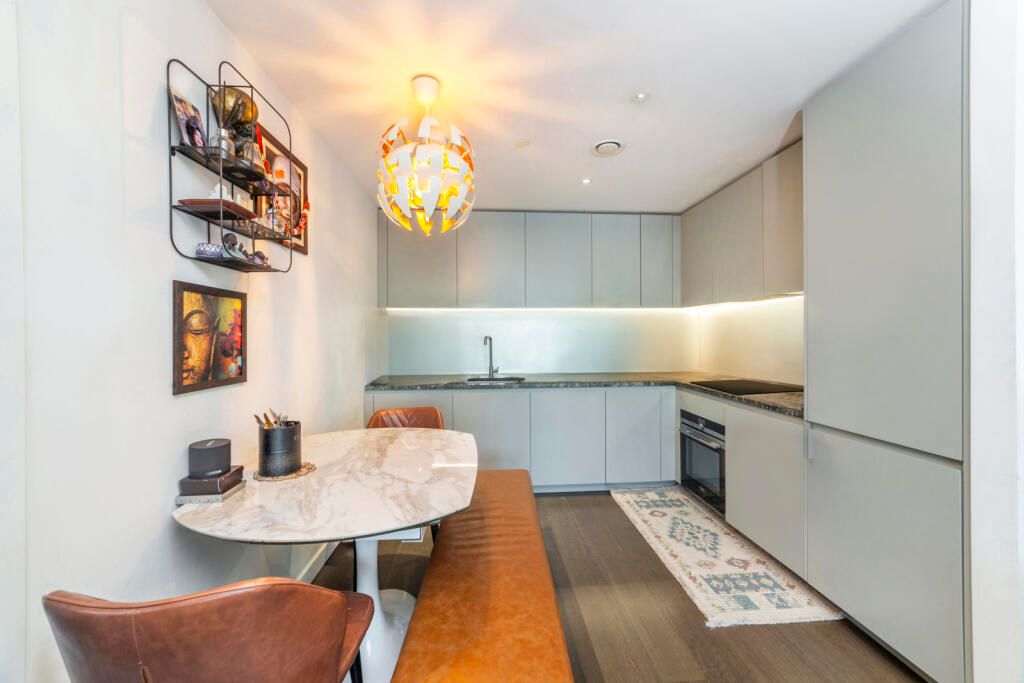 Property photo 2 of 12 43310_Hea228586_L_Img_09_0000.Jpeg