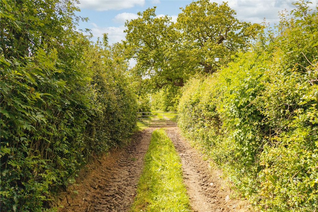 Property photo 3 of 7 Access Track