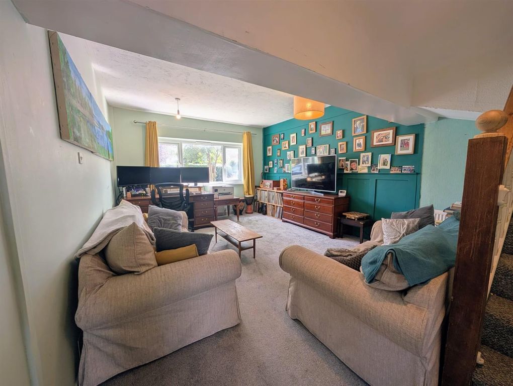 Property photo 2 of 12 77E13Af9-Bbd5-4c30-Abeb-E42Fa449E7A6.Jpg