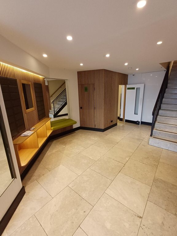 Property photo 2 of 10 Lobby
