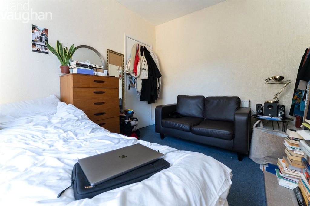 Property photo 2 of 33 Picture No. 13