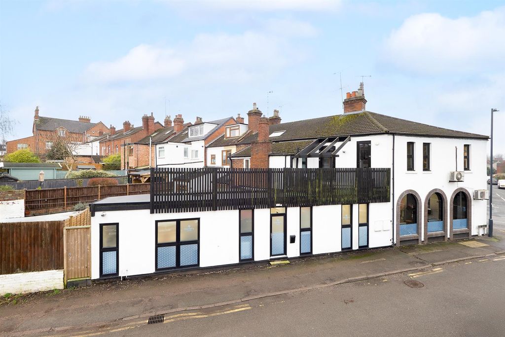 Property photo 2 of 21 46 Park Rd-36.Jpg