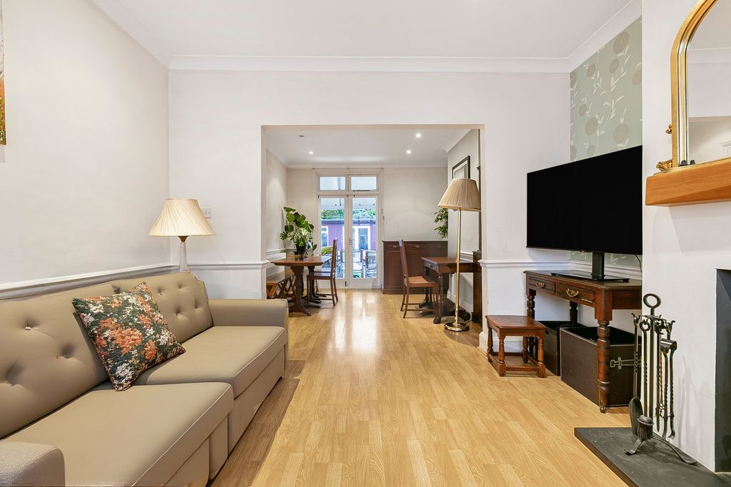 Property photo 2 of 11