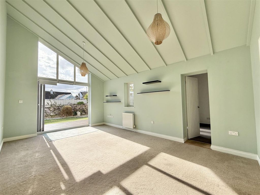 Property photo 2 of 17 Lounge_.Jpeg