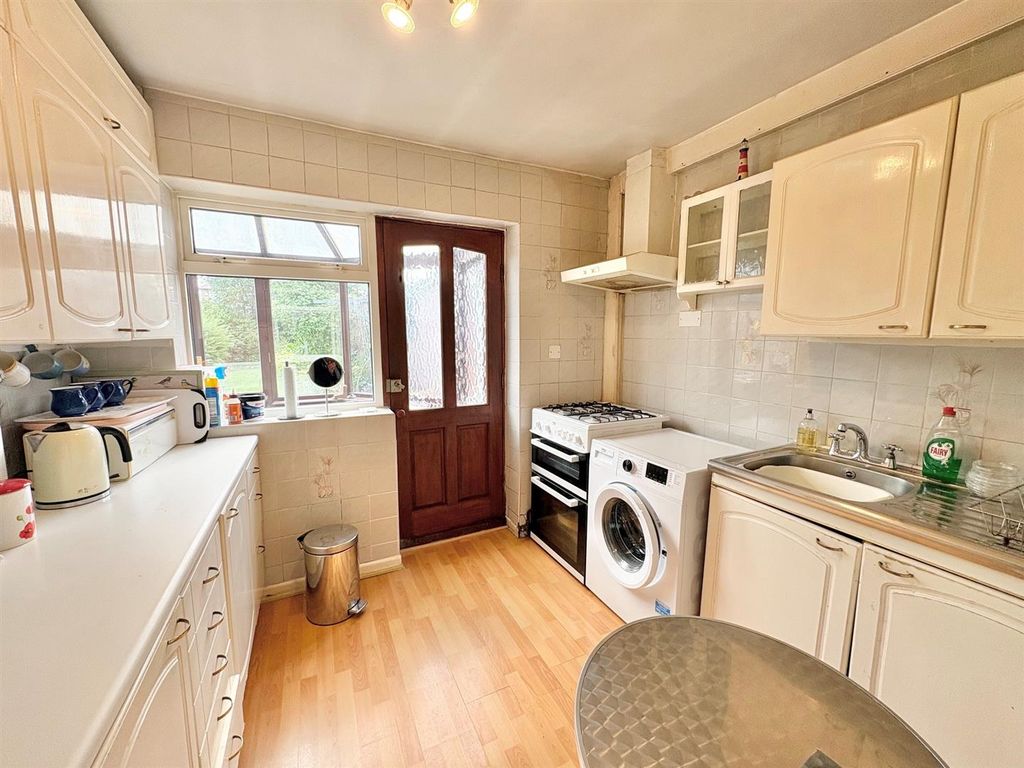 Property photo 3 of 10 Kitchen.Jpg