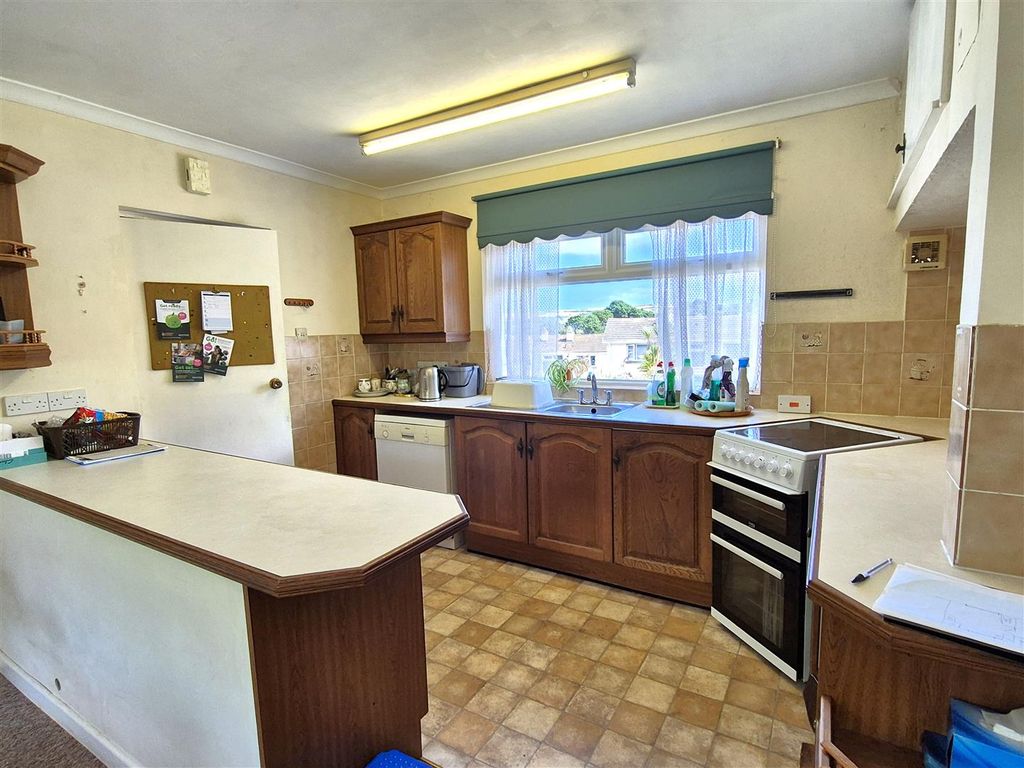 Property photo 3 of 21 Kitchen.Jpg