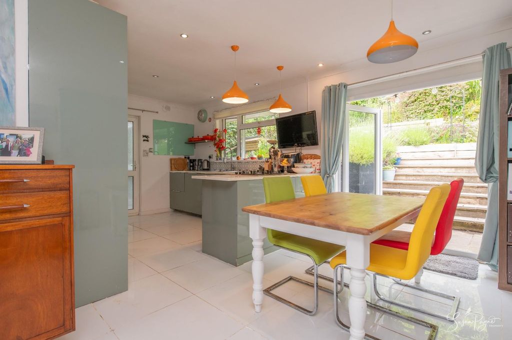 Property photo 3 of 21 Kitchen/Diner