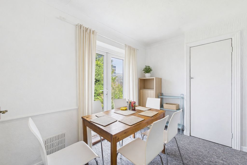 Property photo 3 of 9 Photo 11