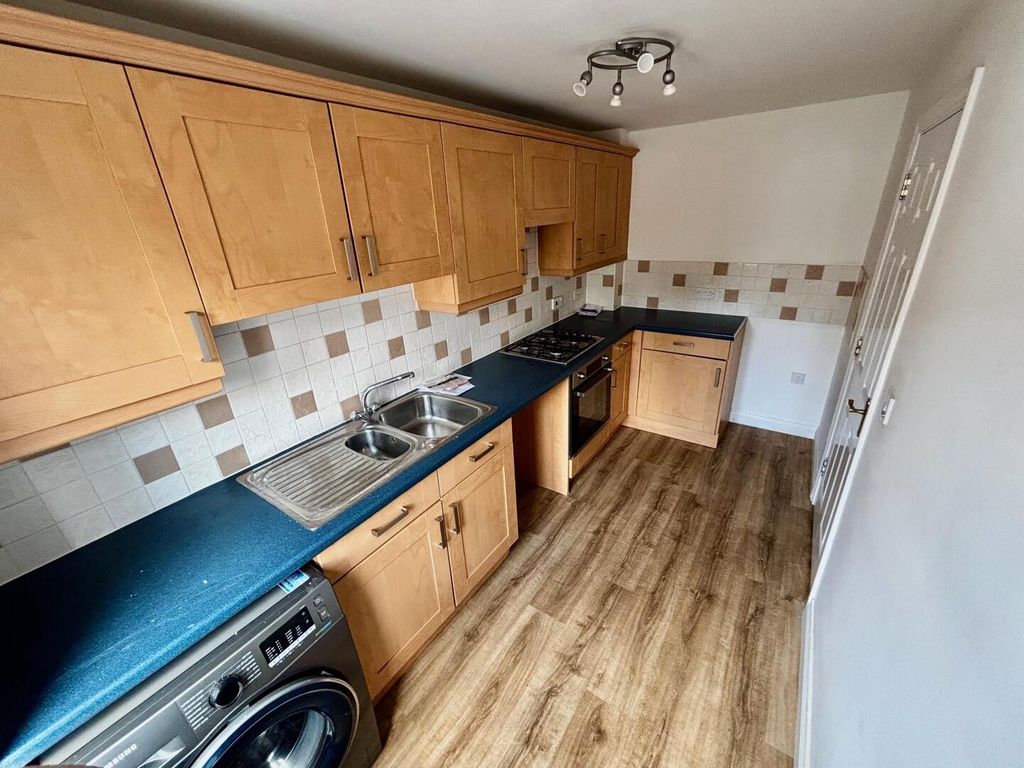 Property photo 2 of 14 Kitchen