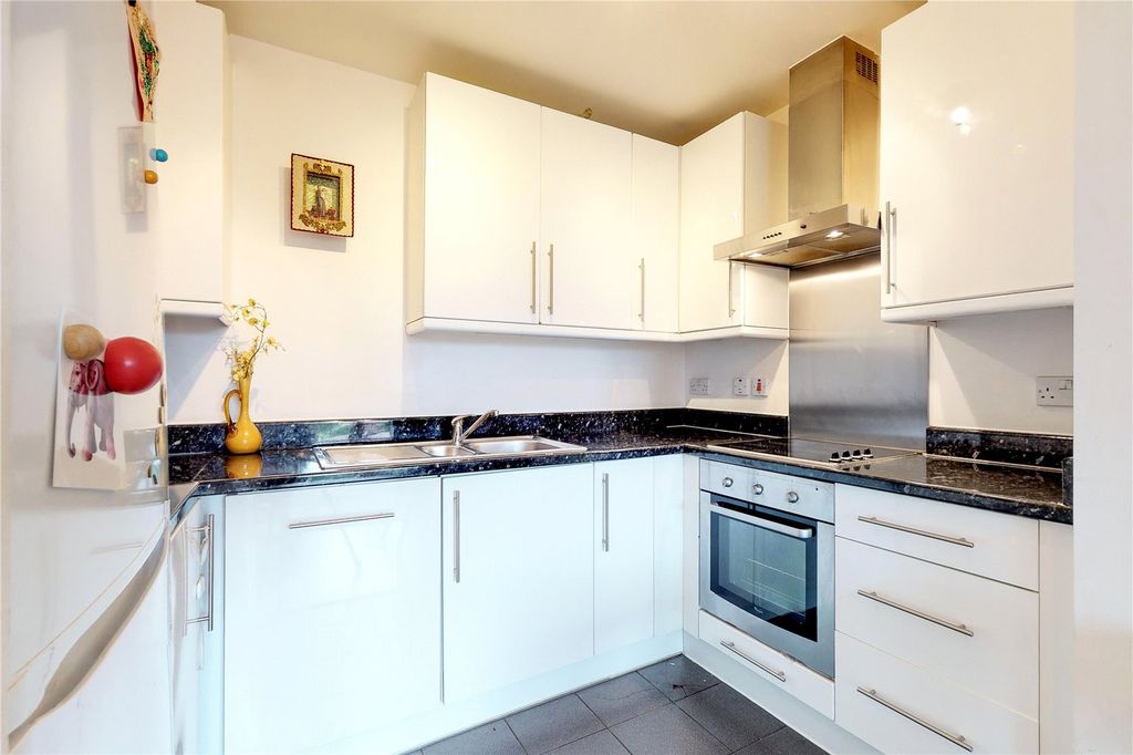 Property photo 2 of 11 Kitchen