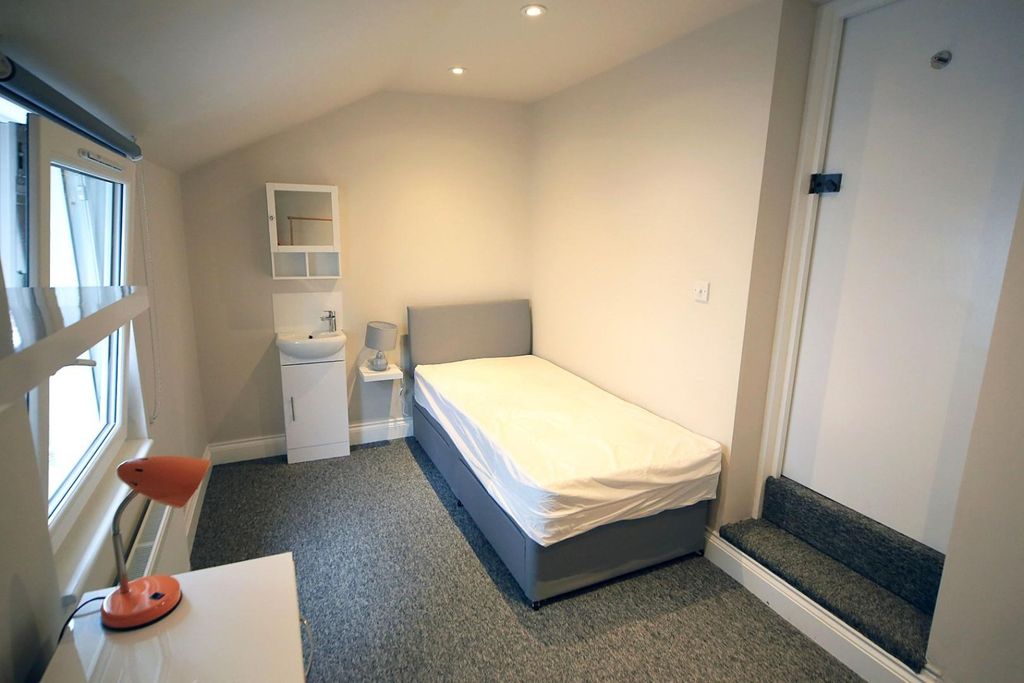 Property photo 2 of 13 4628201