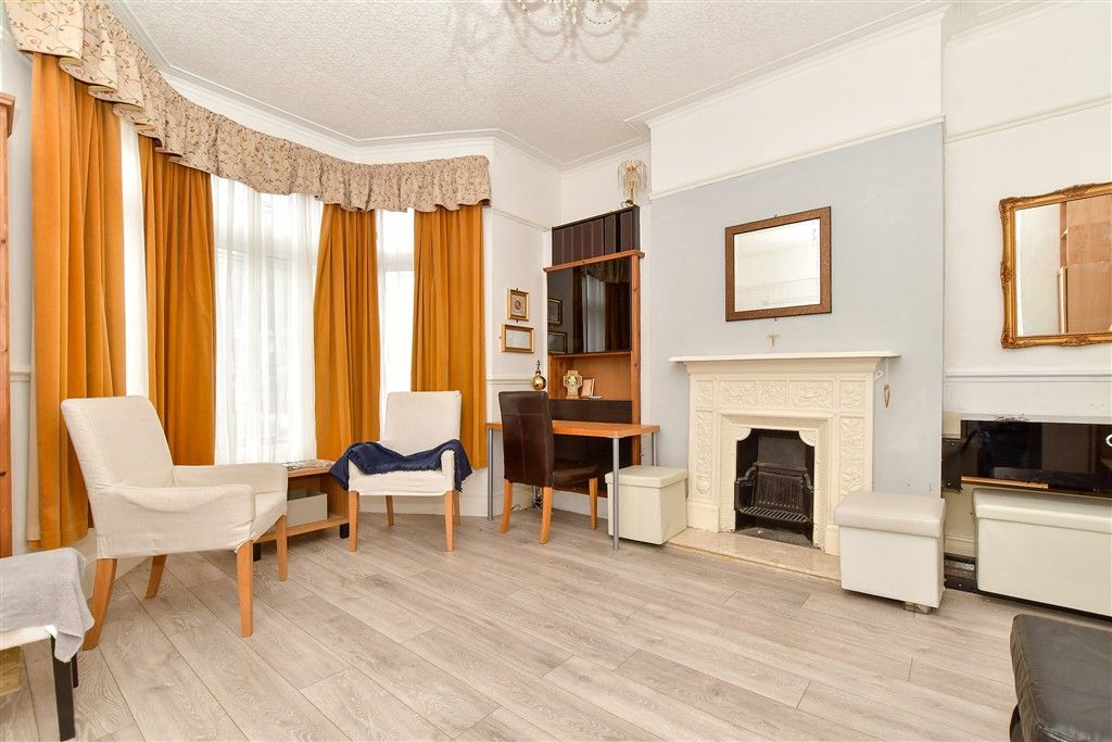 Property photo 3 of 5 Lounge