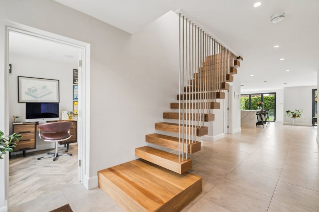 Property photo 3 of 24