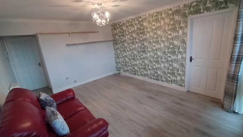 Property photo 3 of 8 Lounge