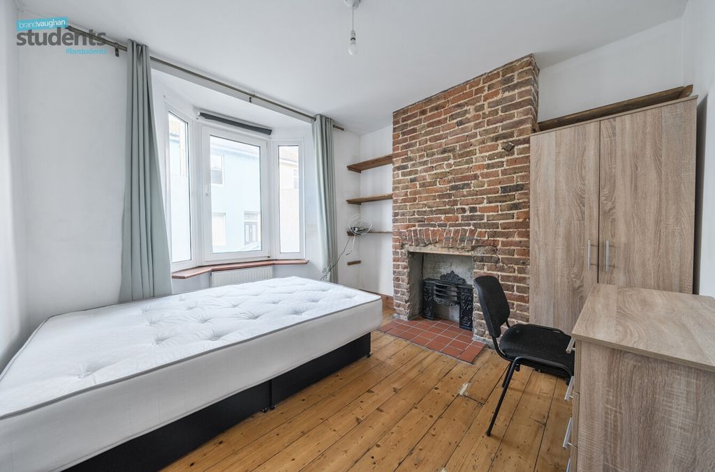 Property photo 3 of 8 10594B6d-83Ad-4B6...