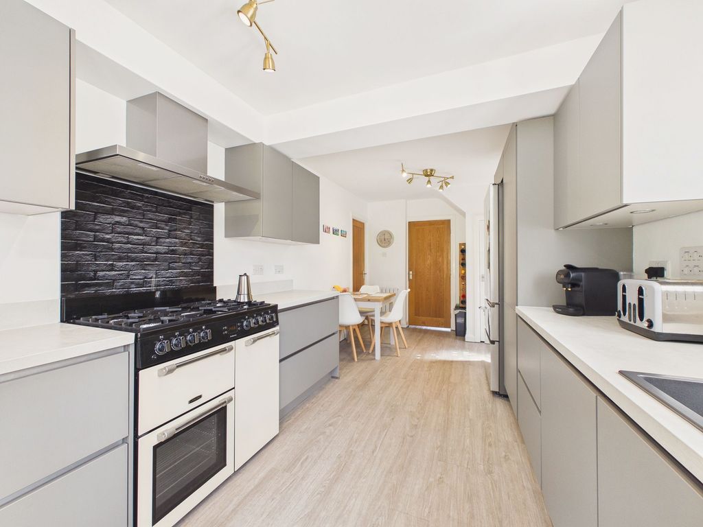 Property photo 2 of 12 Dining Kitchen