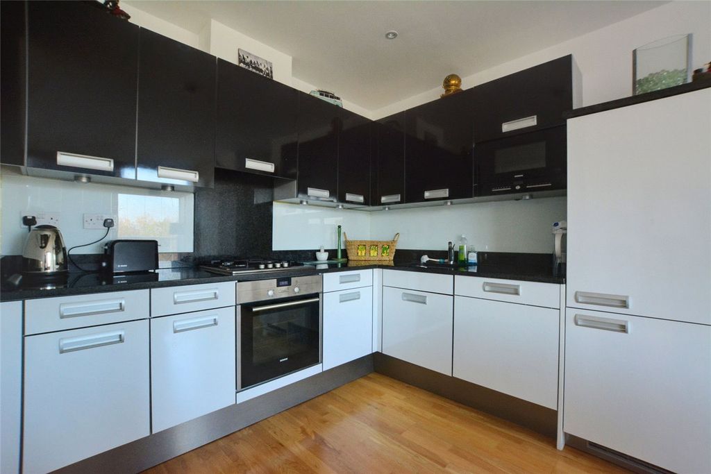 Property photo 3 of 18 Picture No. 12