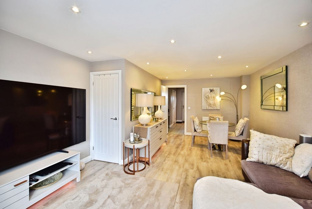 Property photo 2 of 15 Pbox-Img.Jpg