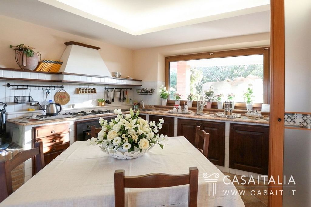 Property photo 2 of 27