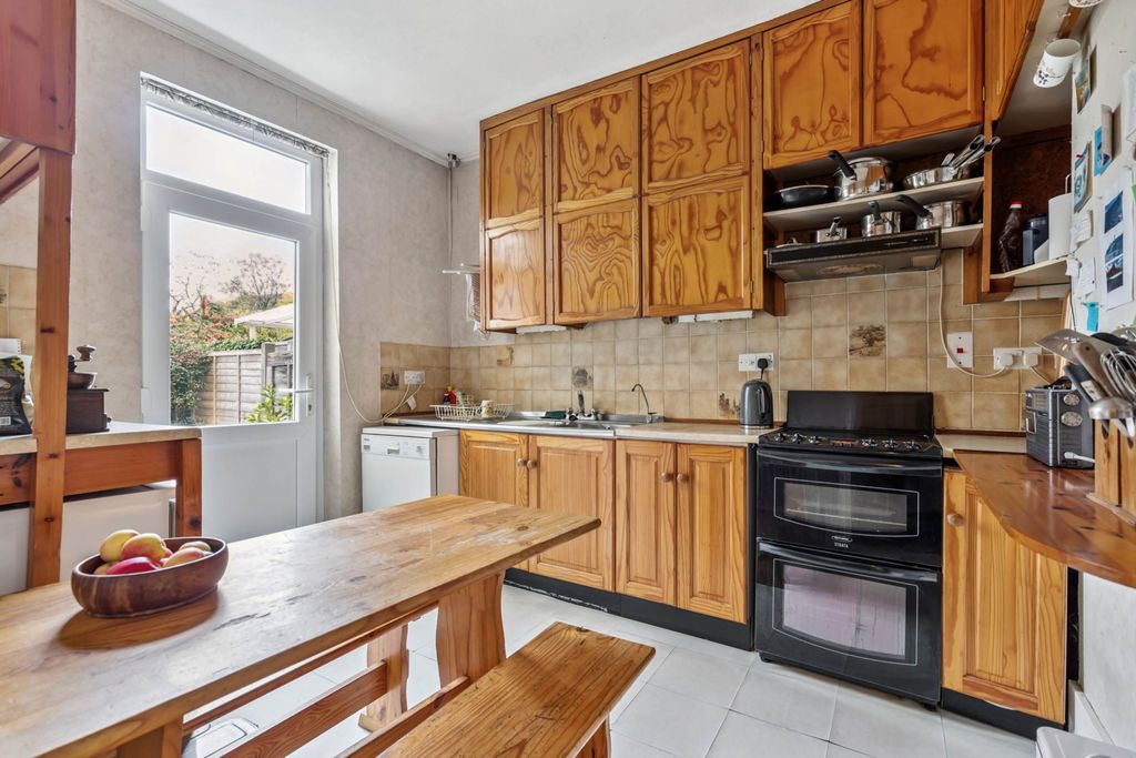 Property photo 3 of 18