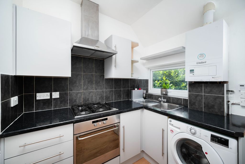 Property photo 3 of 7 2438413