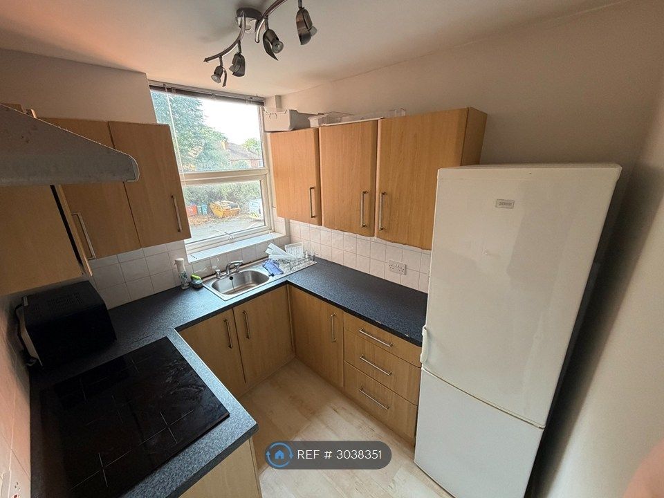 Property photo 3 of 7 Kitchen