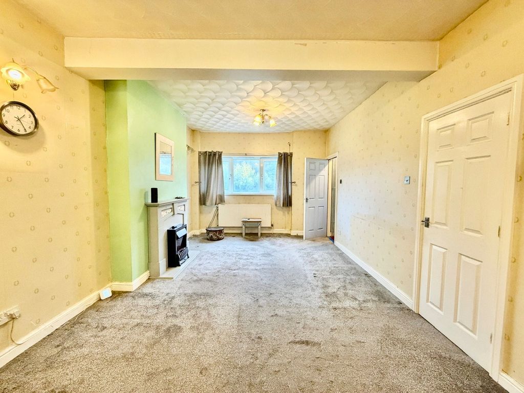 Property photo 2 of 27