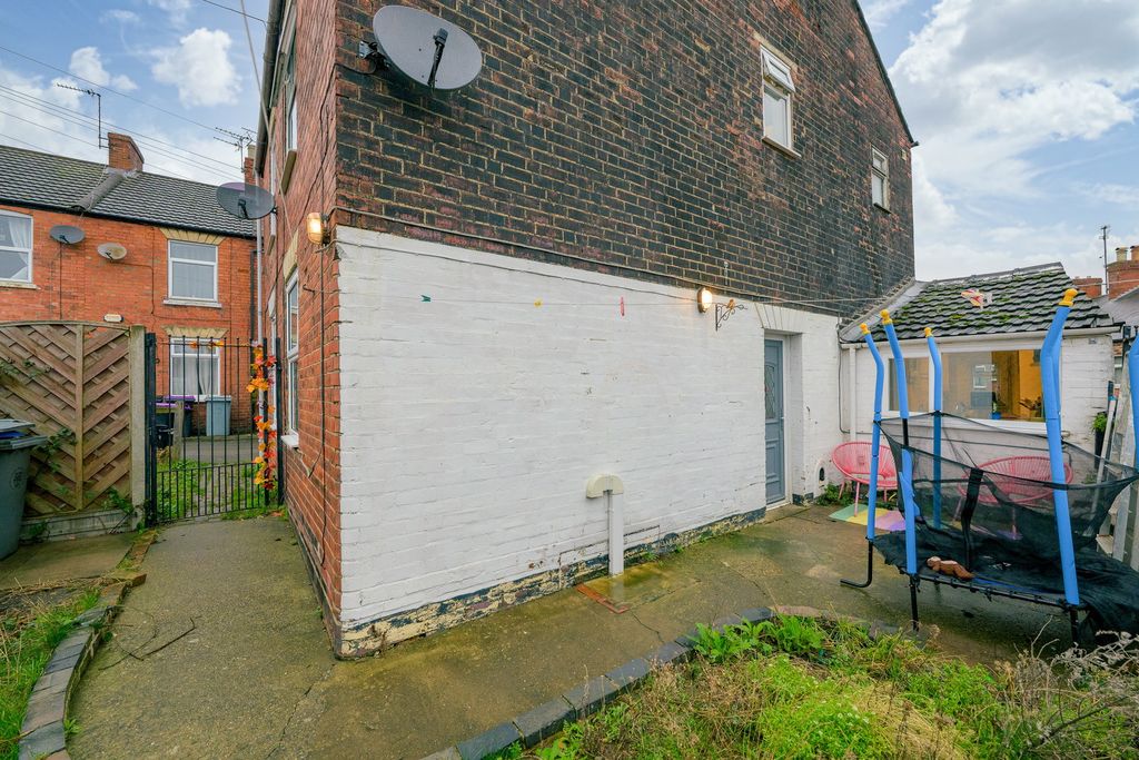 Property photo 2 of 13