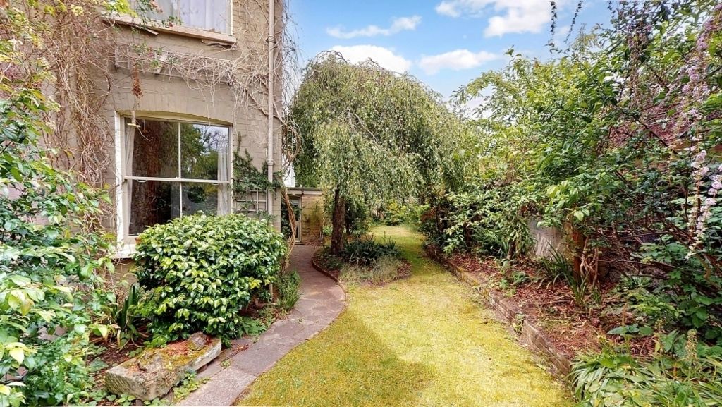 Property photo 3 of 19