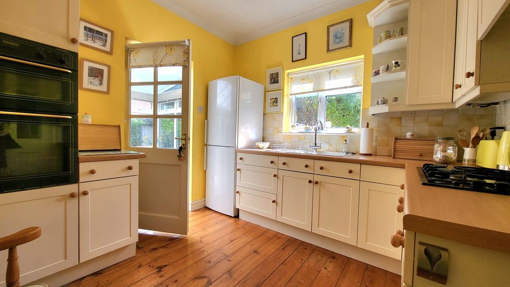 Property photo 2 of 24