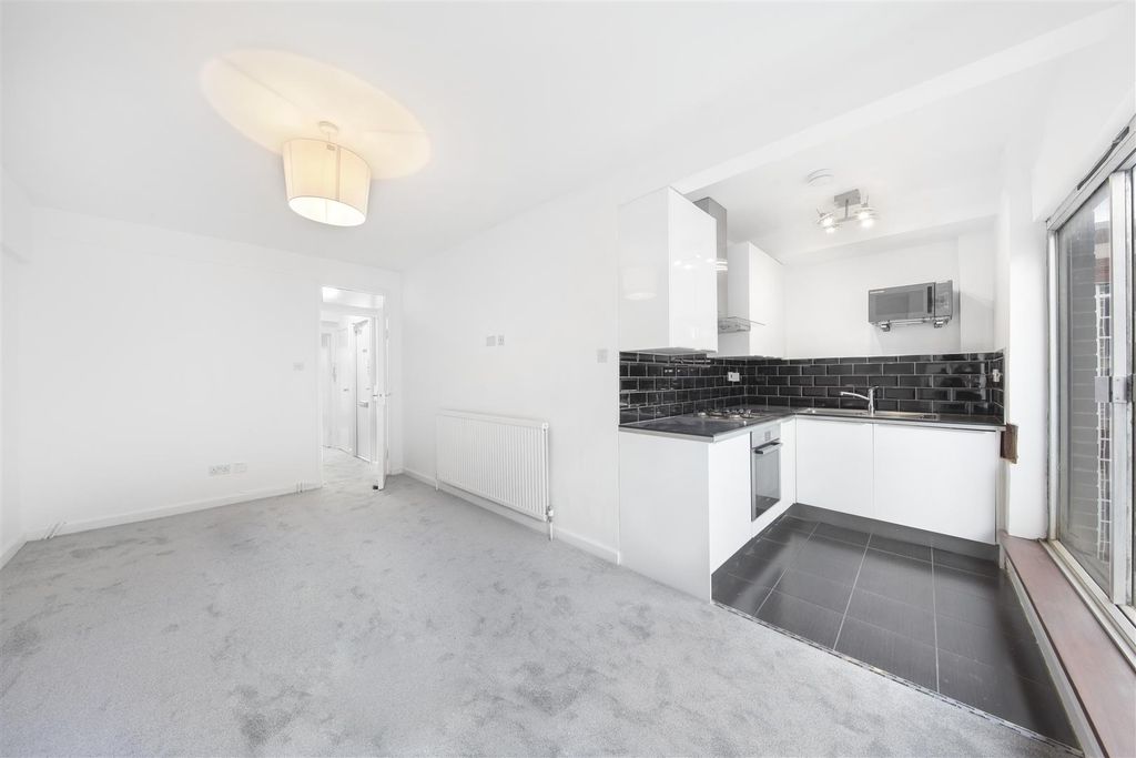 Property photo 1 of 15 Flat 5, 2 Little Portland Street - Njxkyc7Udd494Zf