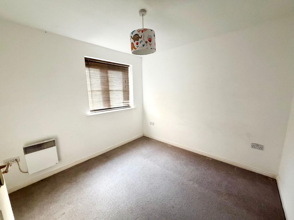 Property photo 3 of 6 Bedrooom