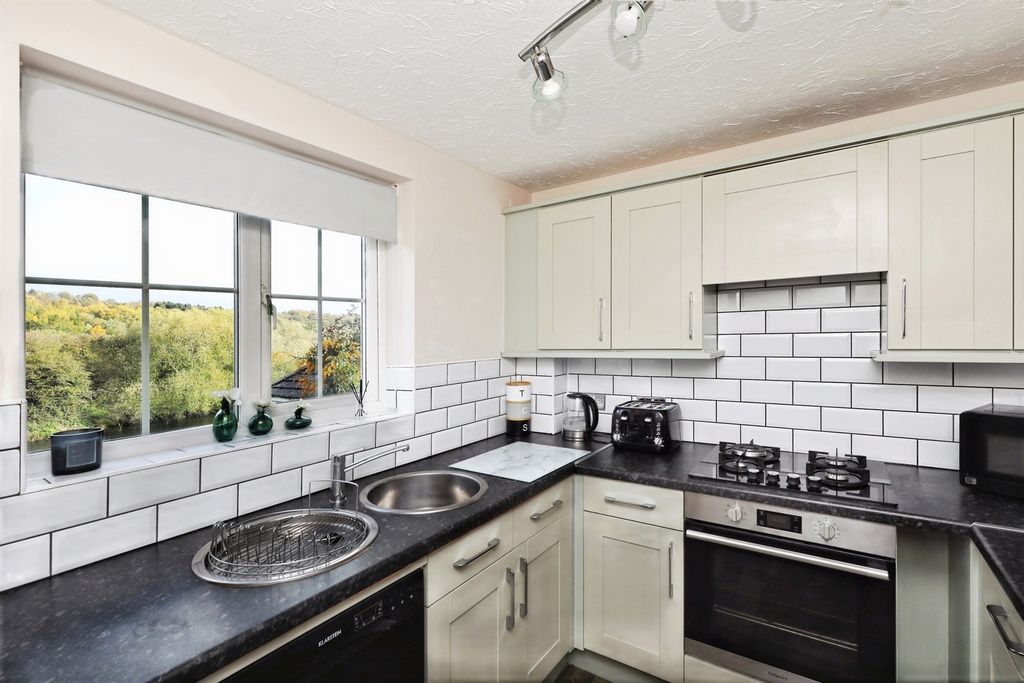 Property photo 2 of 21