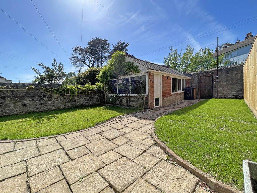 Property photo 2 of 30 Elphinstone Road 24 - New Garage.Jpg