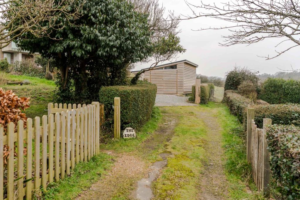 Property photo 3 of 25