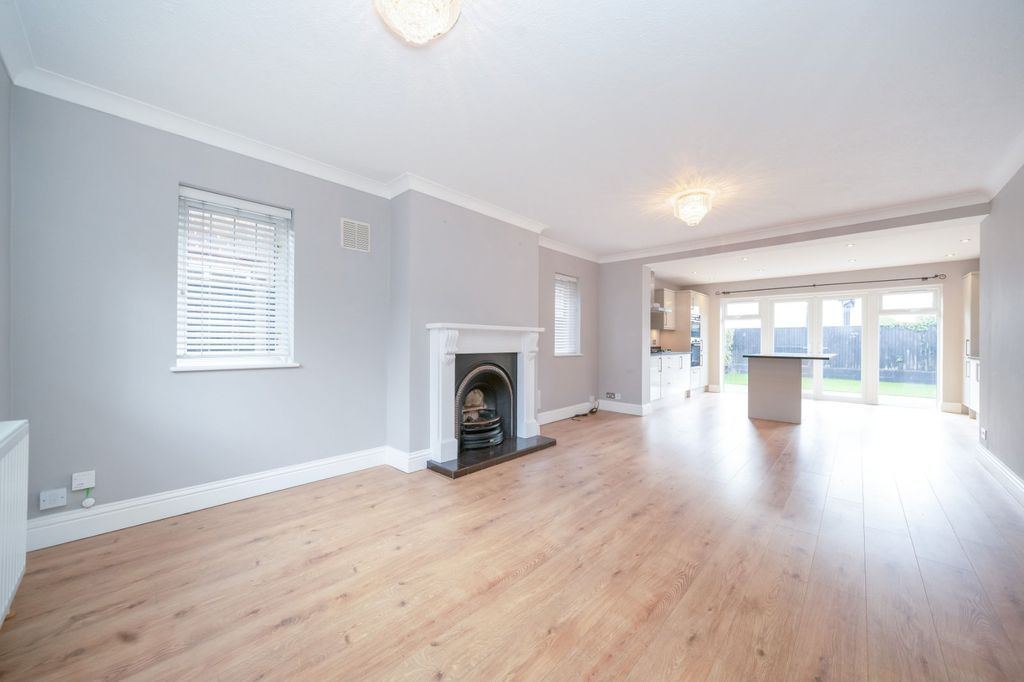 Property photo 3 of 18 Picture No. 04