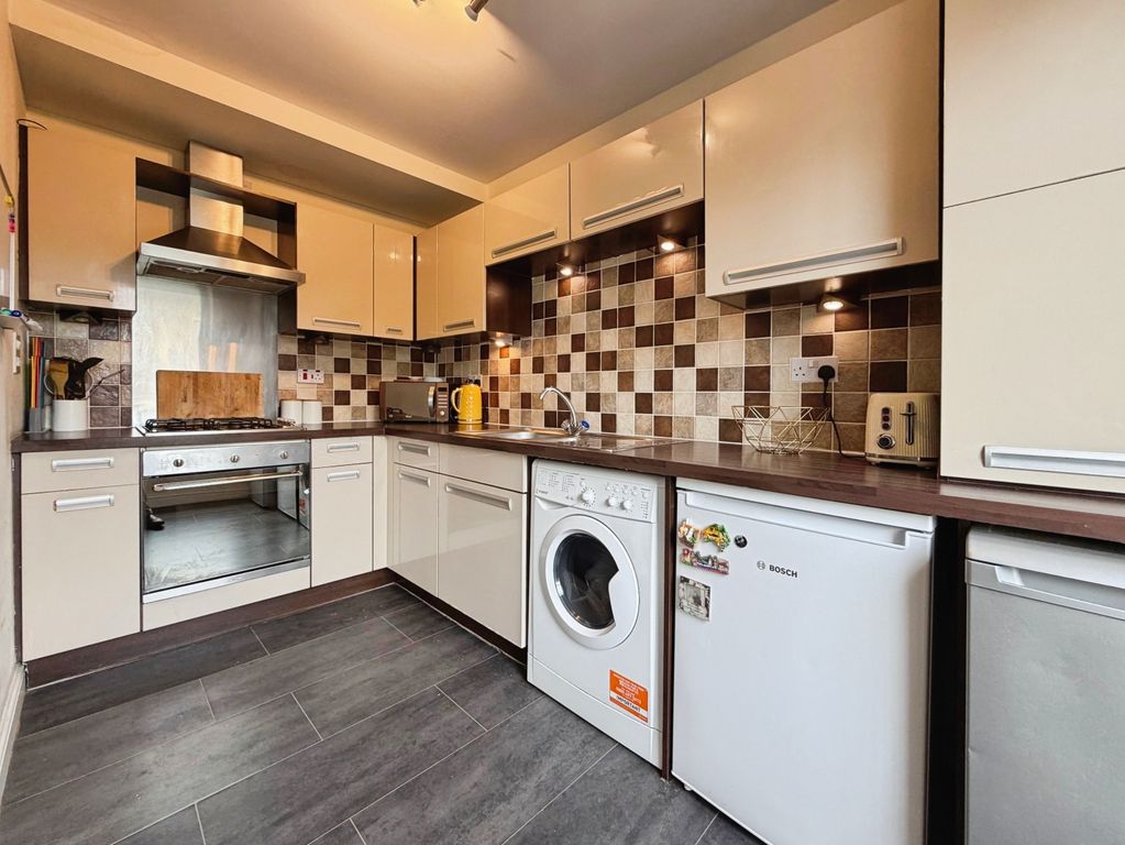 Property photo 2 of 11 Kitchen