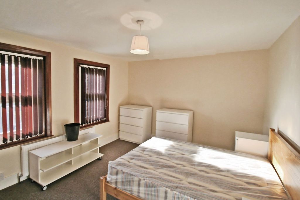 Property photo 1 of 8 Bedroom - Angle 2